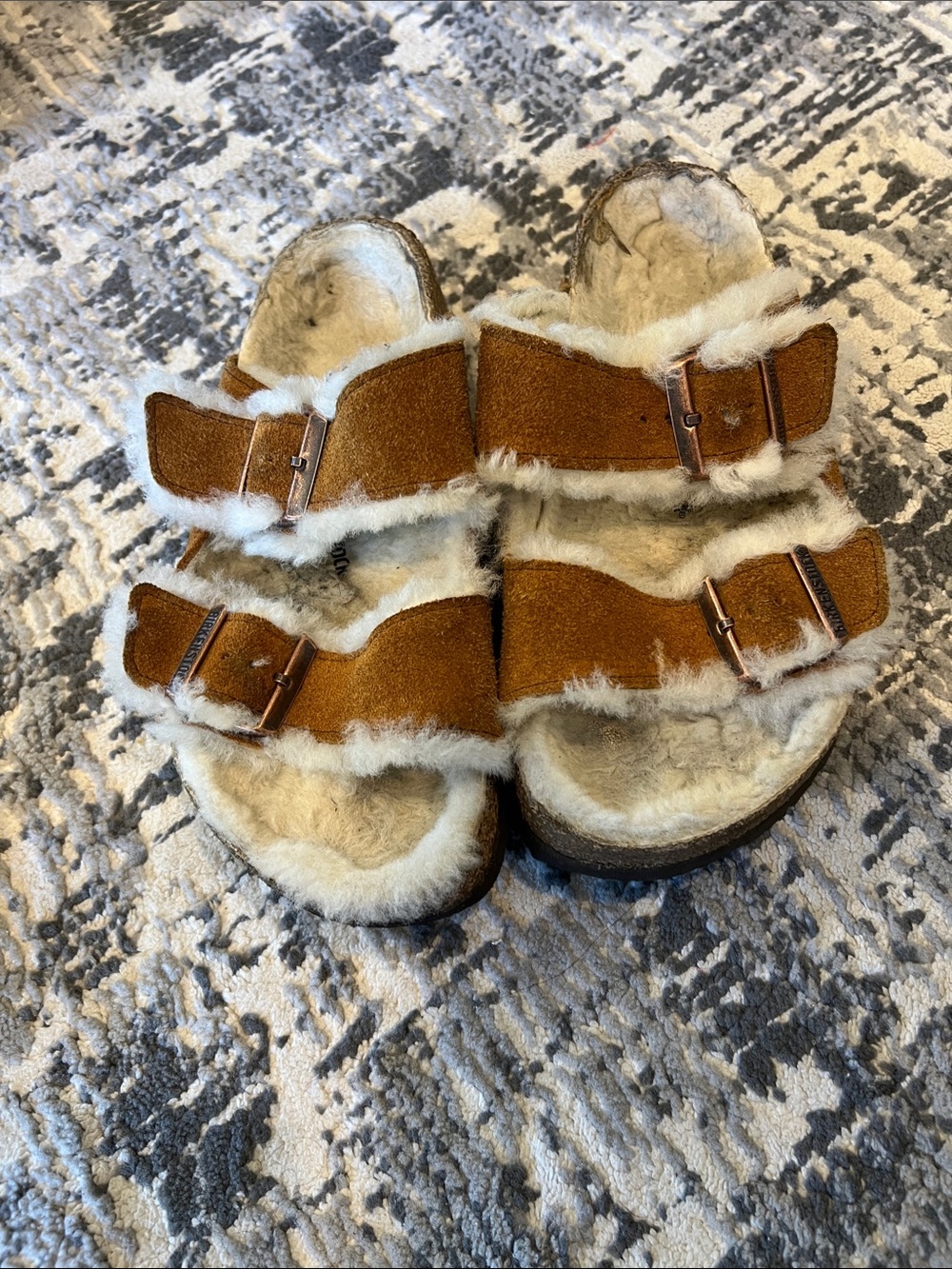 Kids Faux-Shearling Buckle Sandals in Chestnut